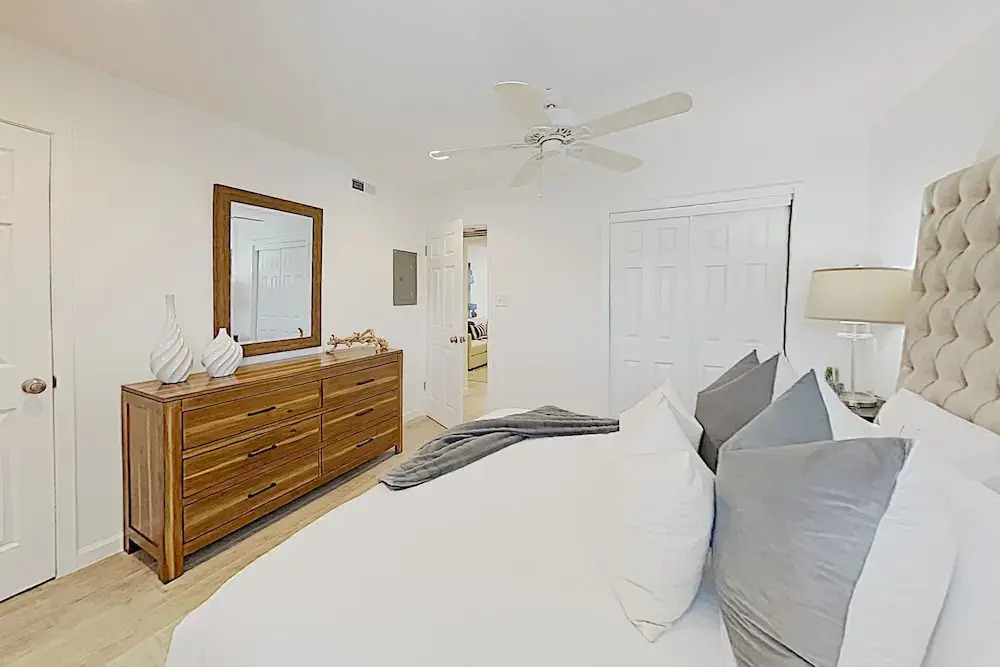 Luxe Clarksville Hideaway W/ Walkable Locale 1 Bedroom Condo