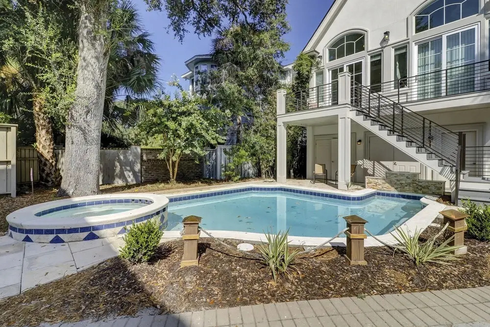 28 Carters Manor