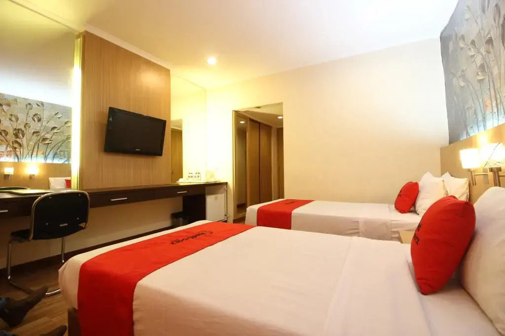 RedDoorz Premium @ Slamet Riyadi 2