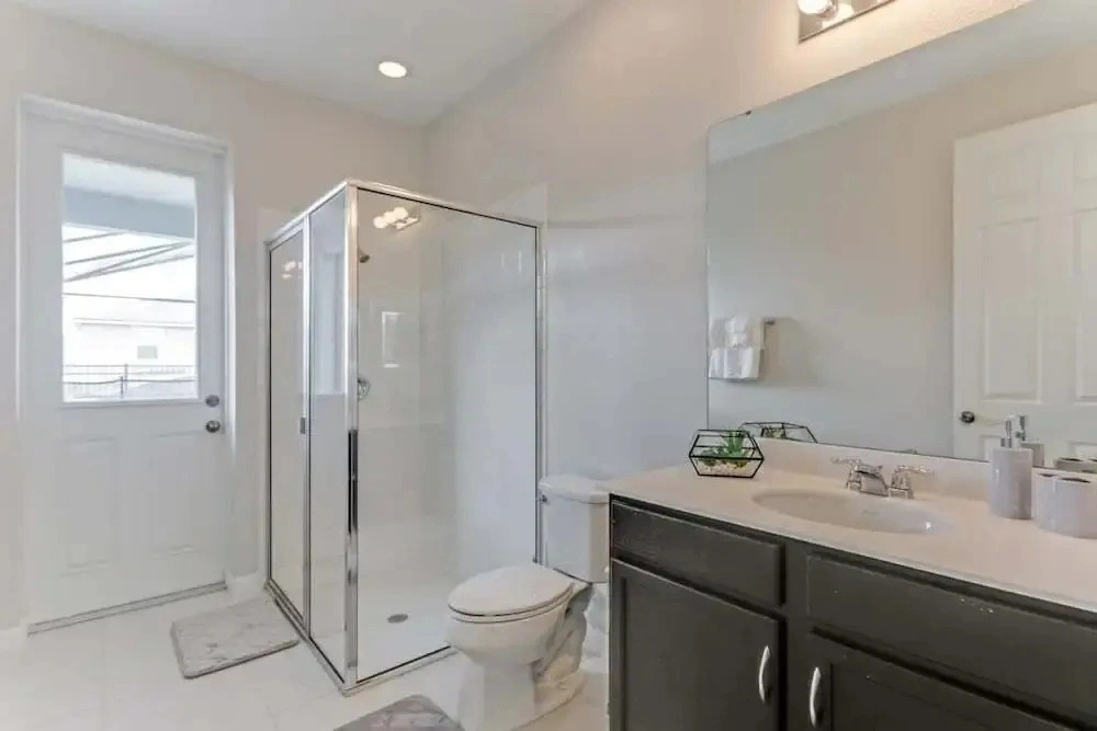 Luxury High Ceilings Pool, Spa Beautiful Home! 6 Bedroom Villa