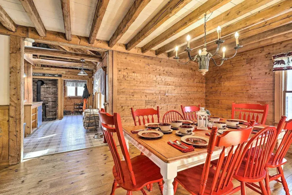Black Bear Lodge: A Rural White Mtns Retreat
