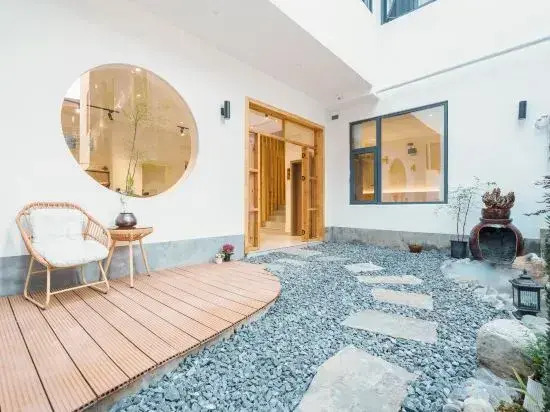 Jiavan luxury light hostel -PhoenixeOld CitycShopshEnglishlish