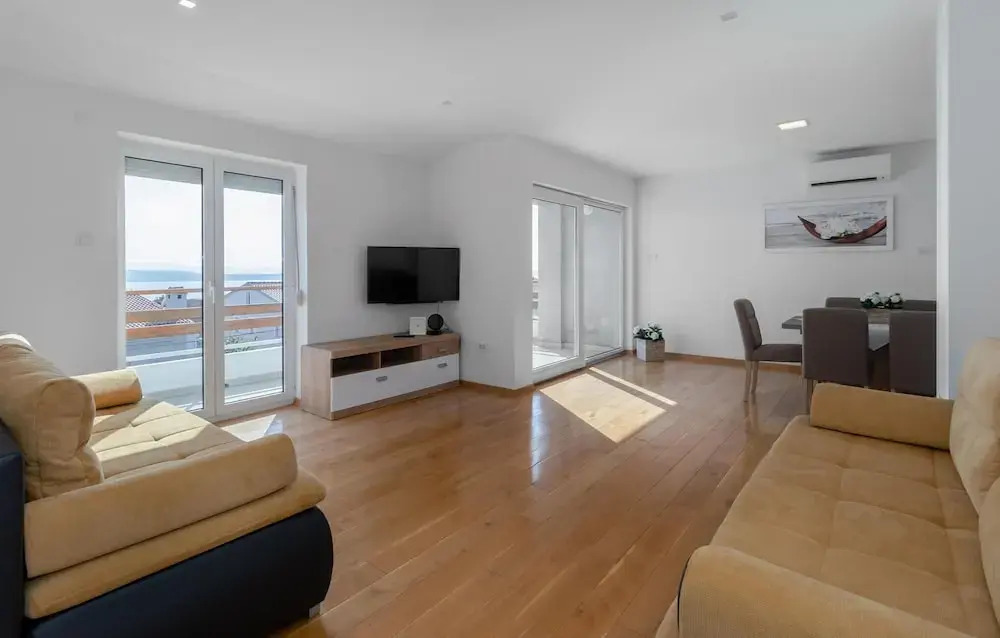 Nice Apartment in Crikvenica With Wifi and 2 Bedrooms