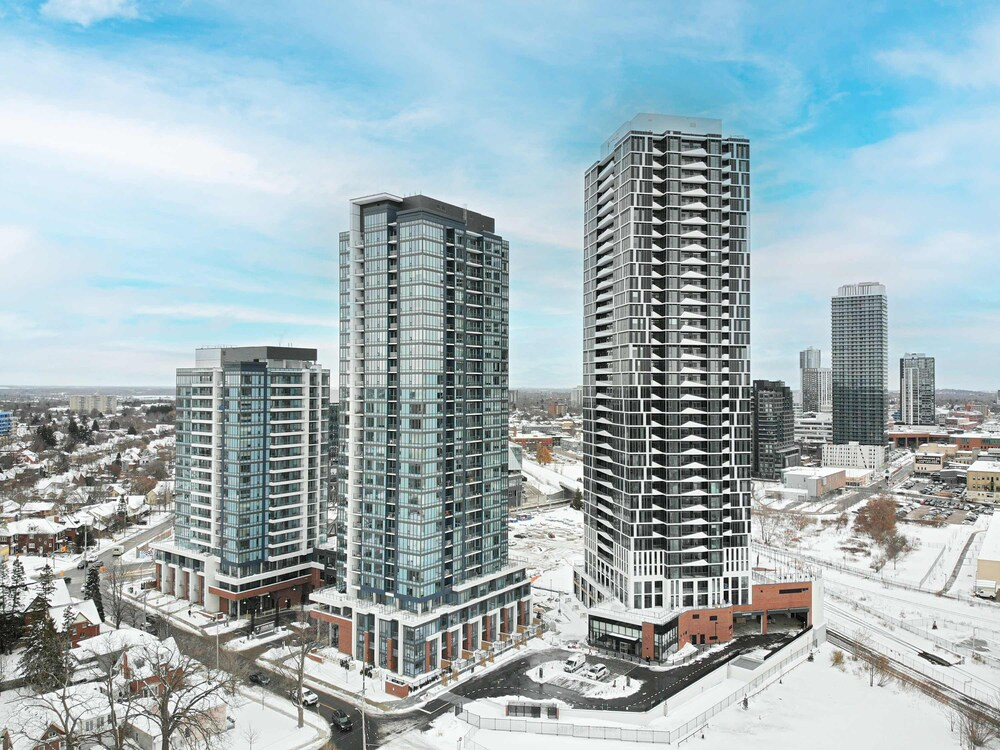 Stylish Downtown Suite With Patio City Views