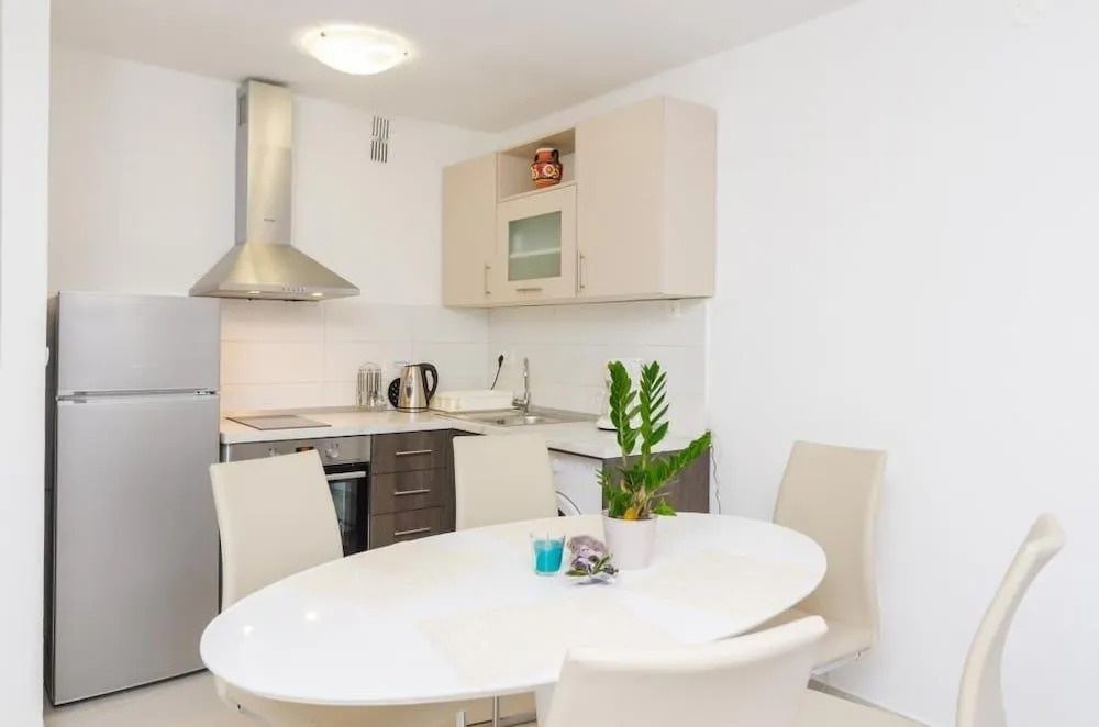Apartment D&L