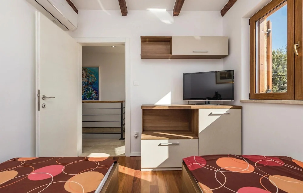 Awesome Home in Barbat with Hot Tub, WiFi, 4 Bedrooms