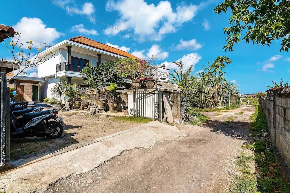 ZEN Rooms near Batu Bolong Canggu