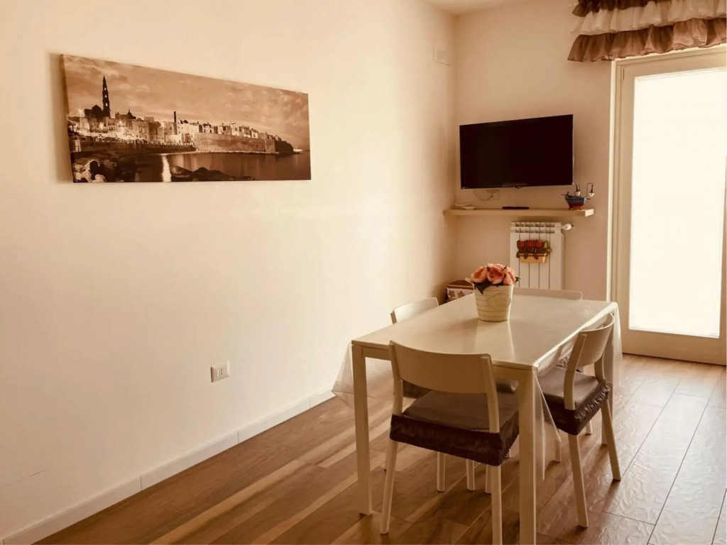 4 people, 1 bathroom, family friendly, central location, private terrace-La Casa dei Coralli
