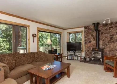 Forest Retreat Rental Cabin