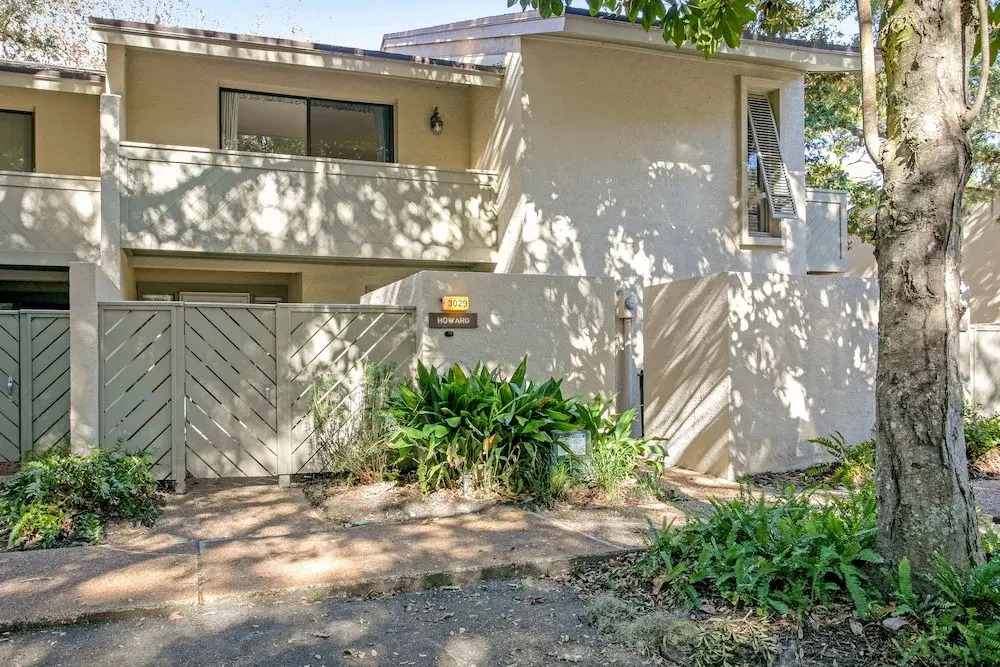 Wonderful Home Close to Everything W/shared Pool, Free Wifi, Central AC