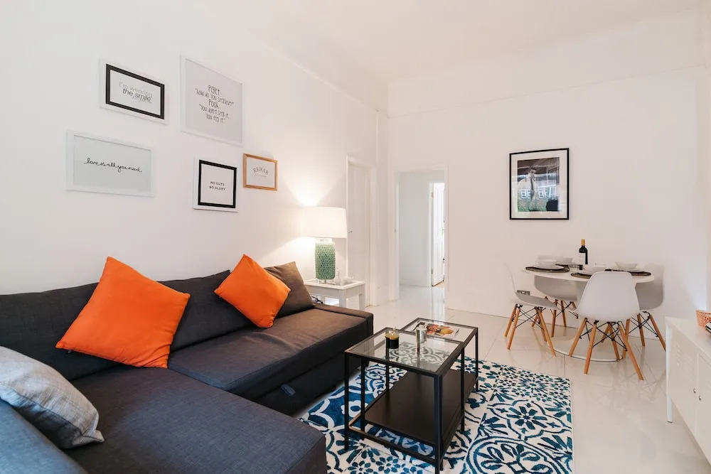 Bright Hazlitt Road Apartment