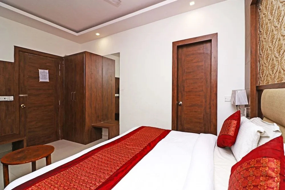 Hotel Era Residency