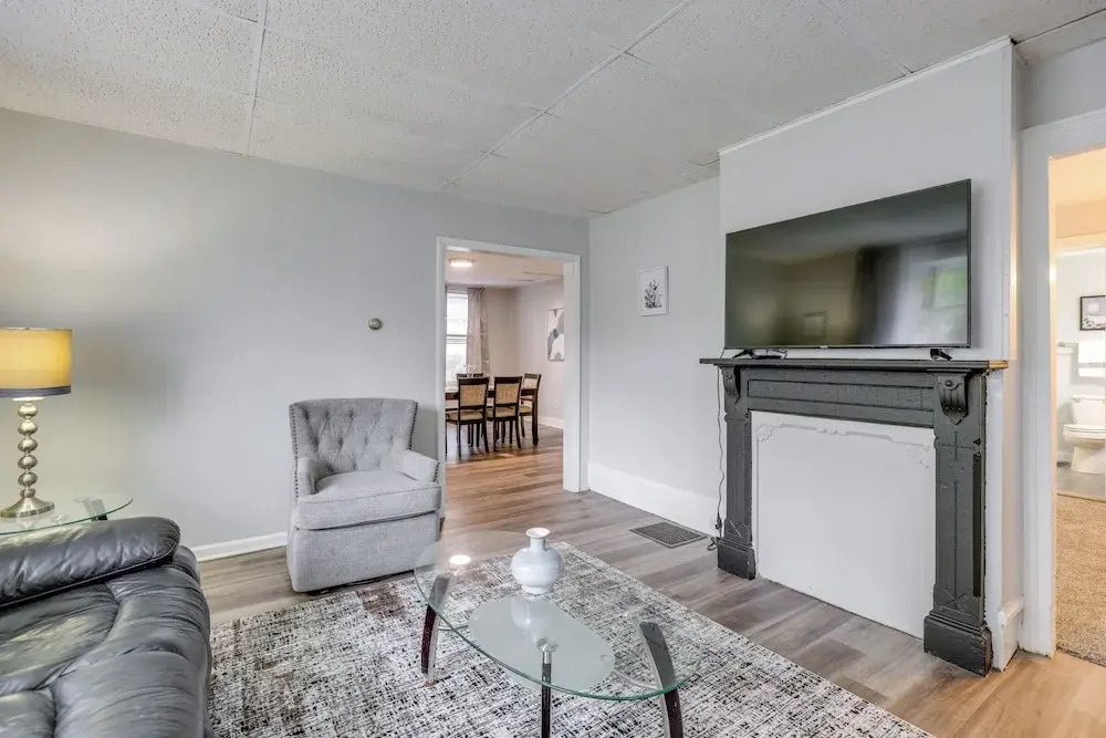 Central Auburn Apartment w/ Porch: Pets Welcome!