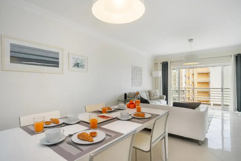 WHome Family Holidays w/ S-Pool, AC, Elevator & Garage