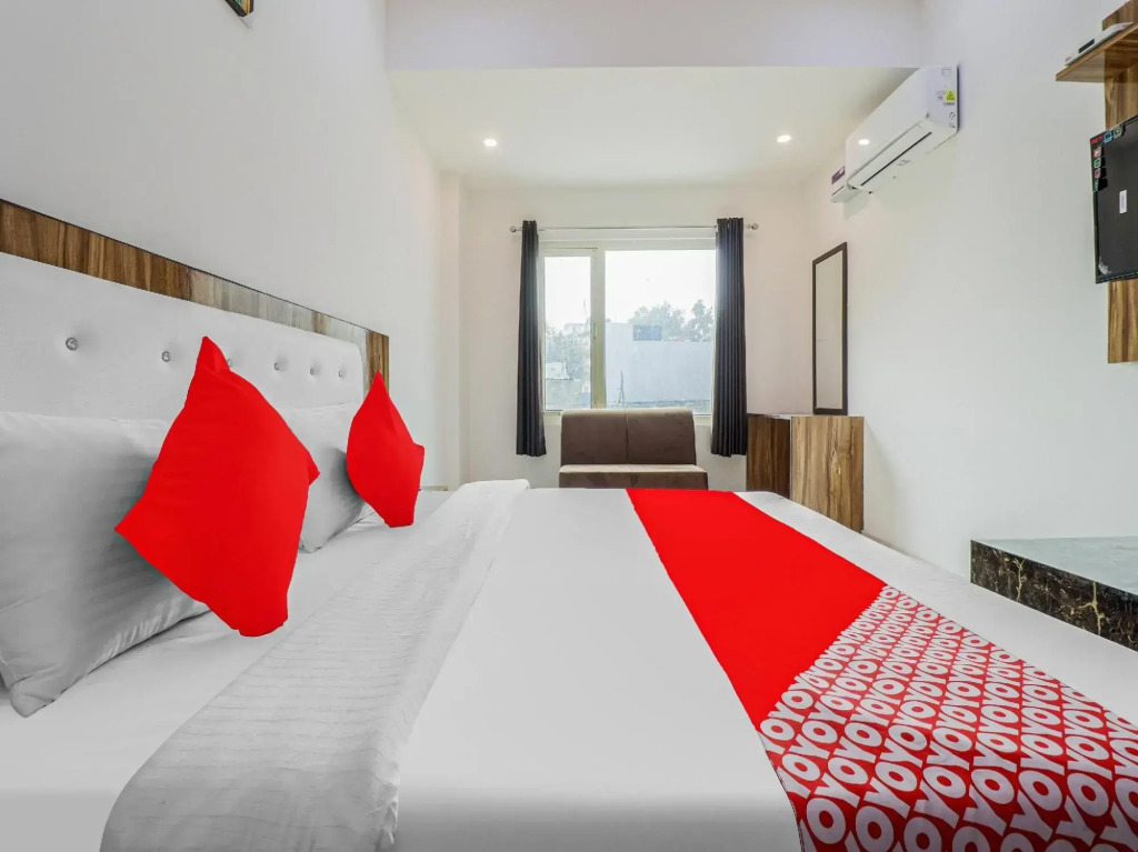 OYO Flagship 86255 Hotel Elite Inn