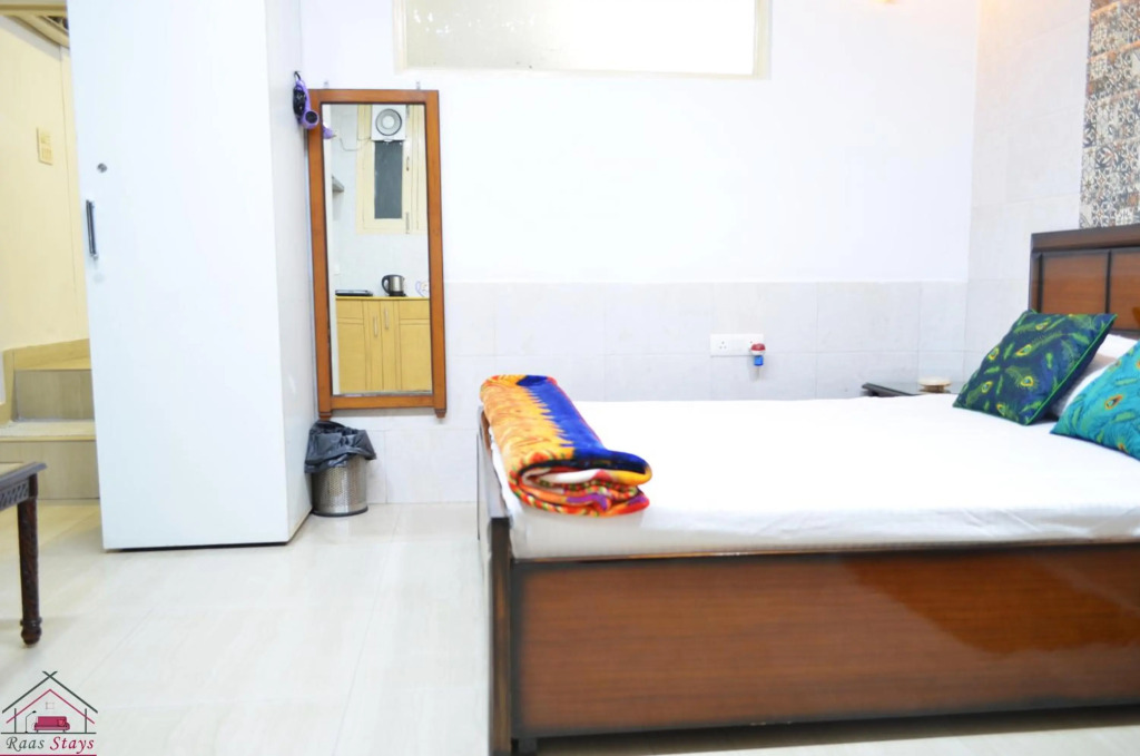 Furnished 1 Bedroom Independent Apartment 1 in Greater Kailash 1 Delhi