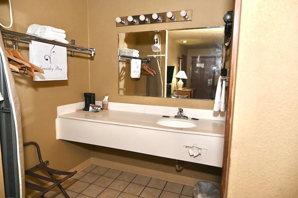 Fortune Inn & Suites