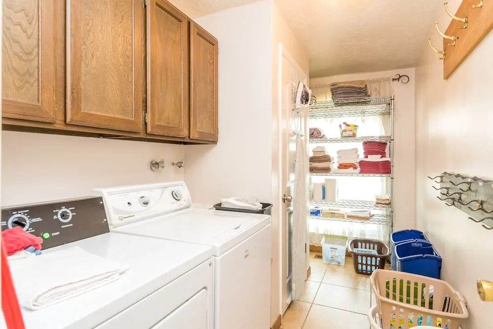 Family Crash Pad near SLC