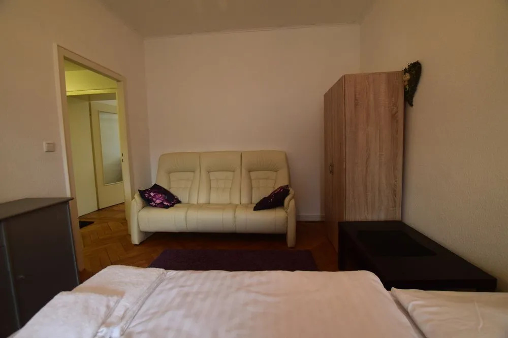 Tolstov-Hotels Large 3 1/2 Room Apartment