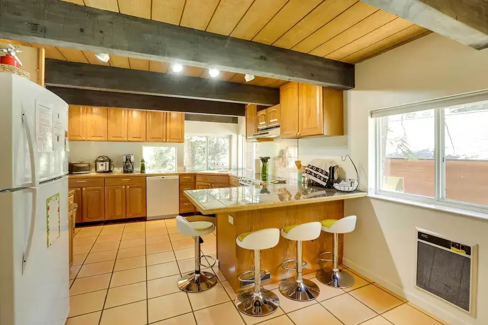 Spacious Cabin w/ Deck, < 3 Mi to Donner Lake