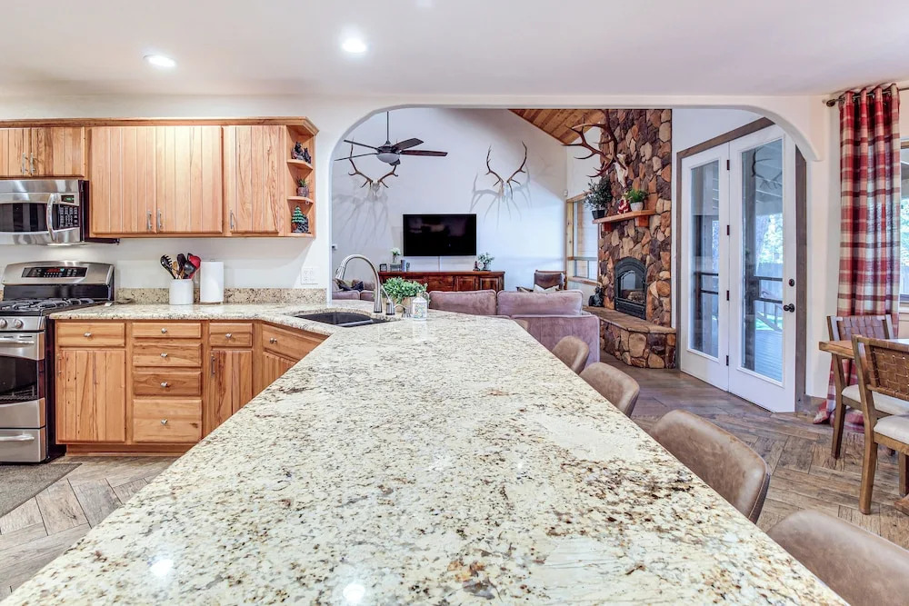 Near Woodland Lake Park: Cabin w/ Serene Deck!