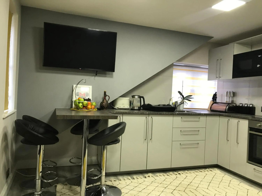 2 bedroom Apartment for companies workers and professionals only! Not for pleasure , no parties and gatherings please