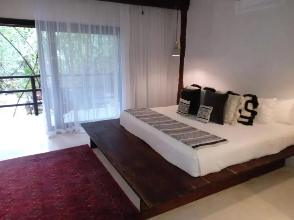Amor Rooms