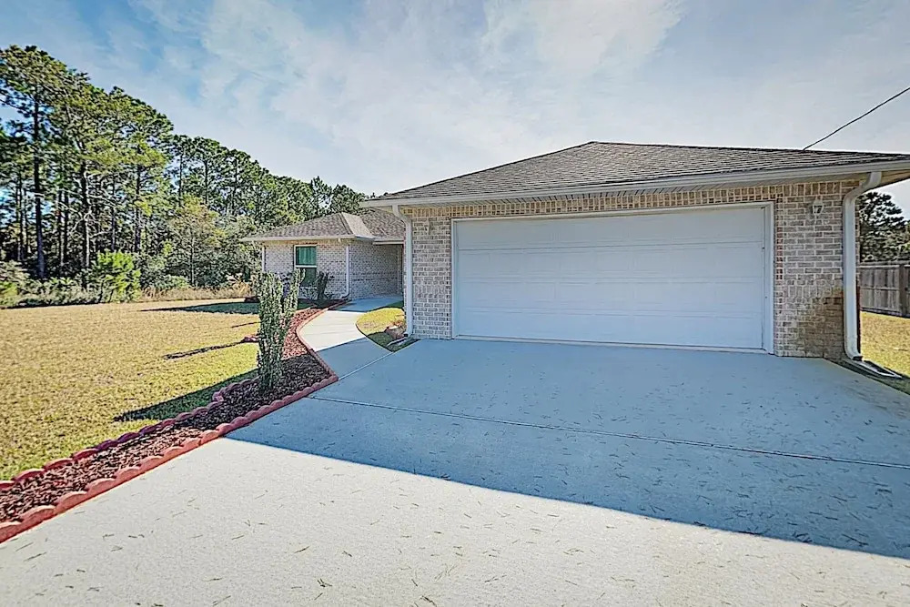 Upscale Custom W/ Large Backyard, Near Beach 4 Bedroom Home