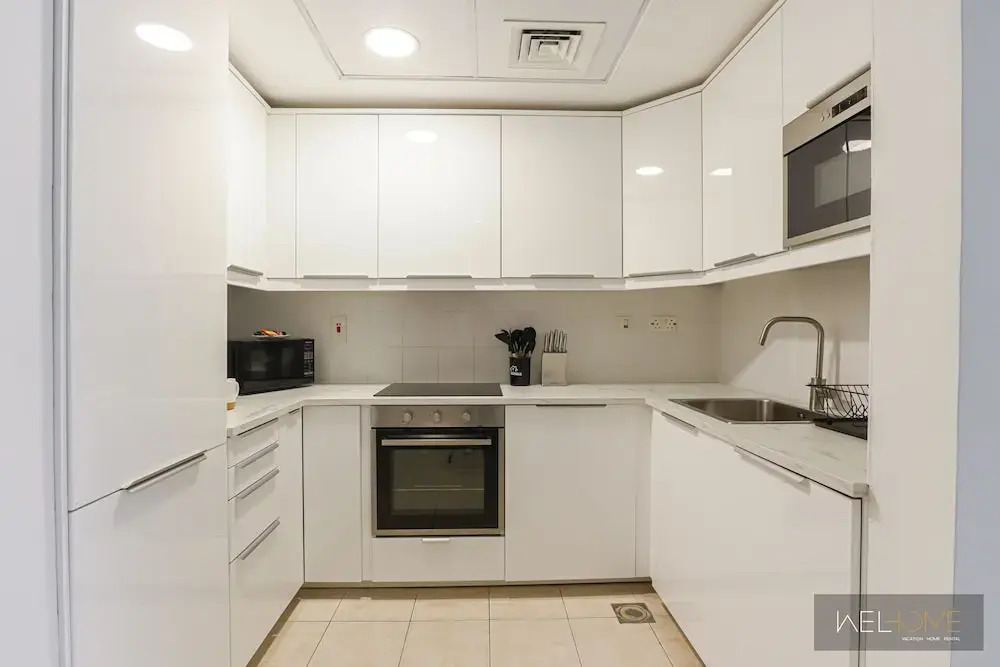 WelHome - Mesmerizing 1BR Apartment in Damac Waves A