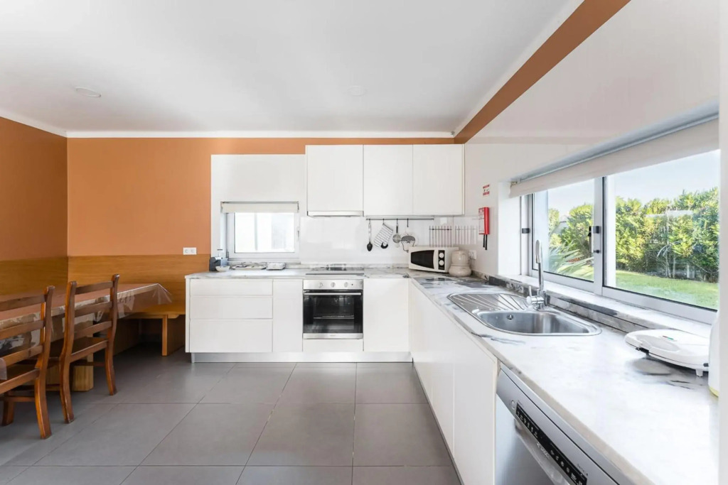 GuestReady - Beachfront Villa In Esposende