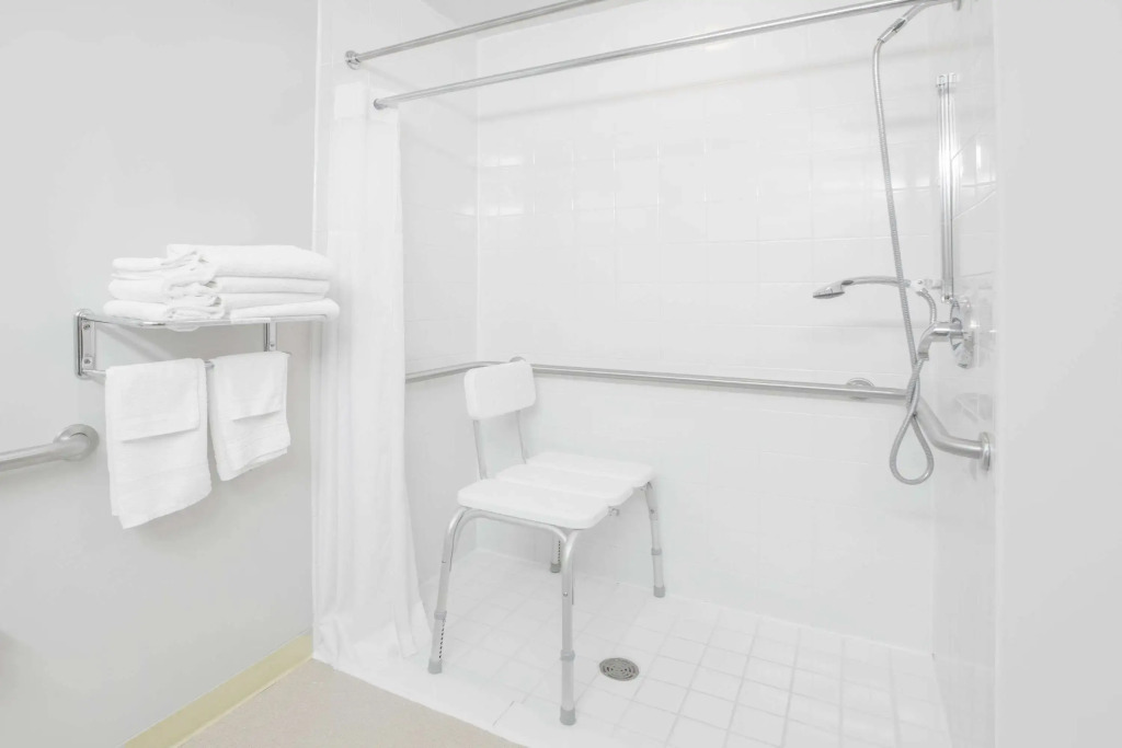 Microtel Inn and Suites Manistee