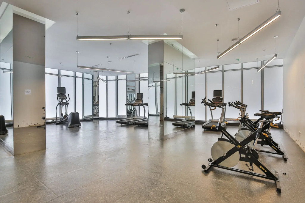 Noel Suites-York St and Lakeshore Blvd