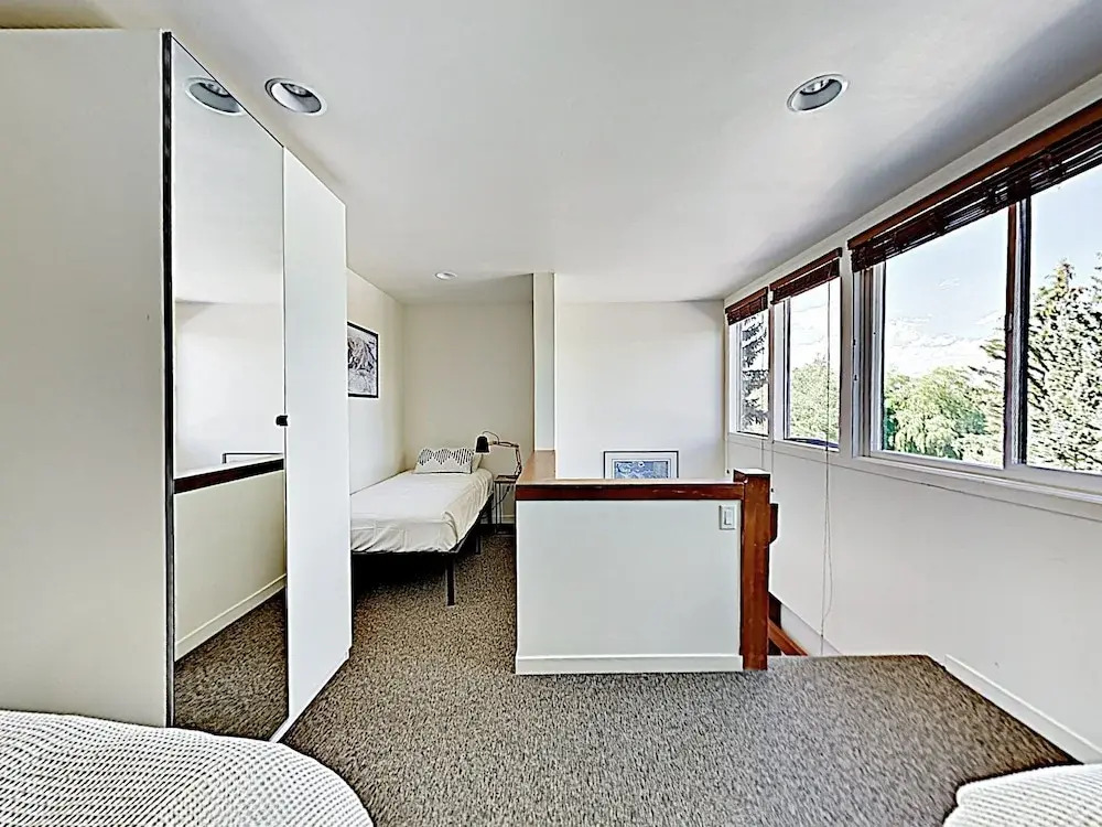 New Listing! Ski Basecamp W/ Hot Tub, Walk To Lift 3 Bedroom Townhouse