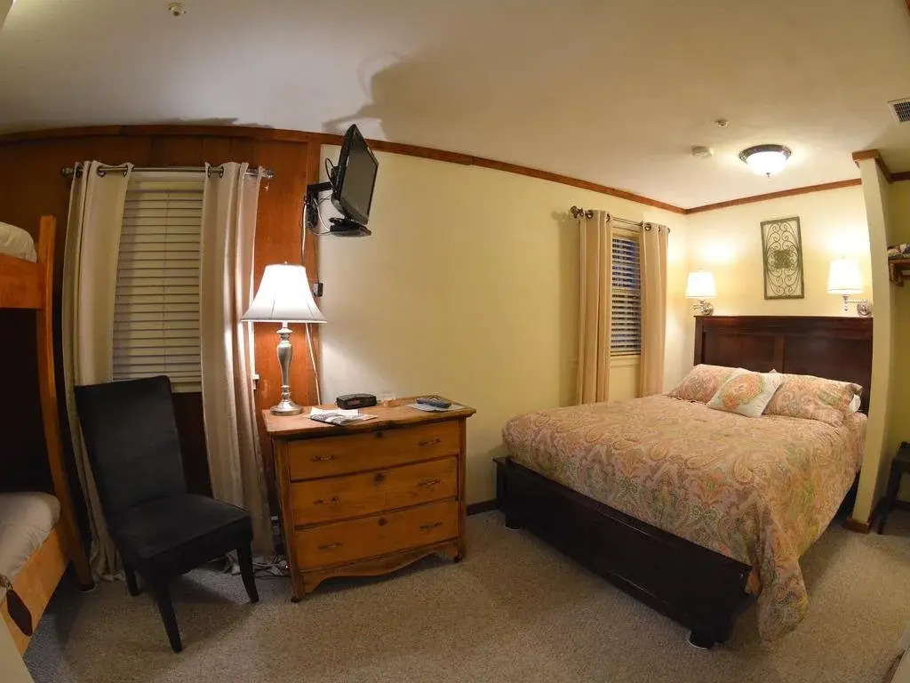 Hyde Away Inn