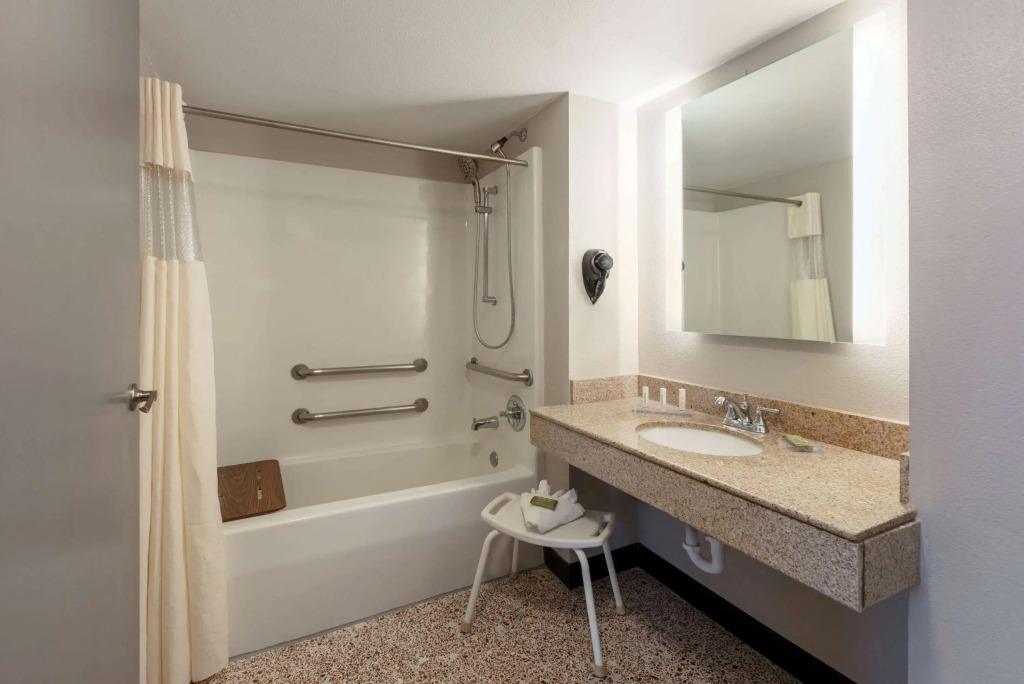 Wingate by Wyndham - DFW North