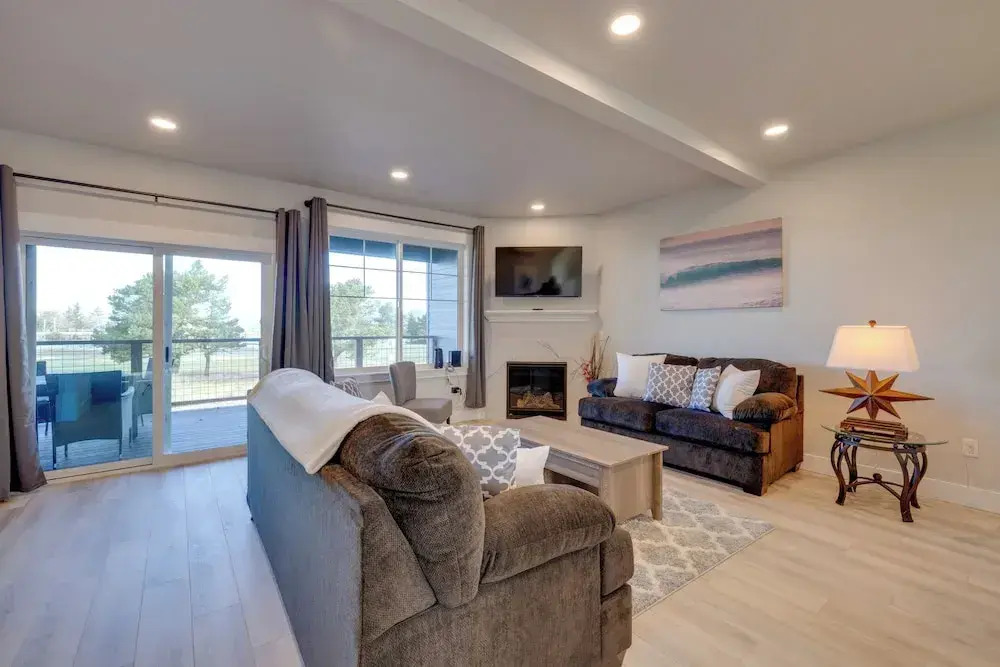 Balconies w/ Scenic River Views: Hammond Townhome!