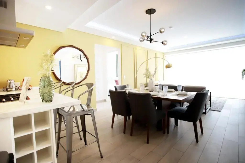 RealLuxe Stylish apartment with pool and gym