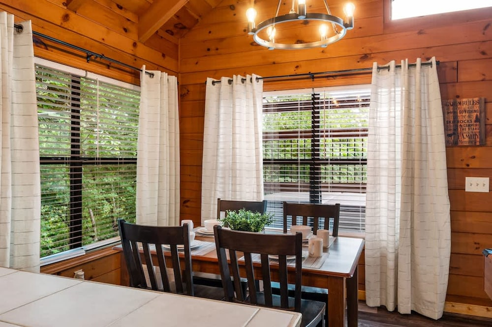 View-location-hot Tub-pool Table-3 Fireplaces