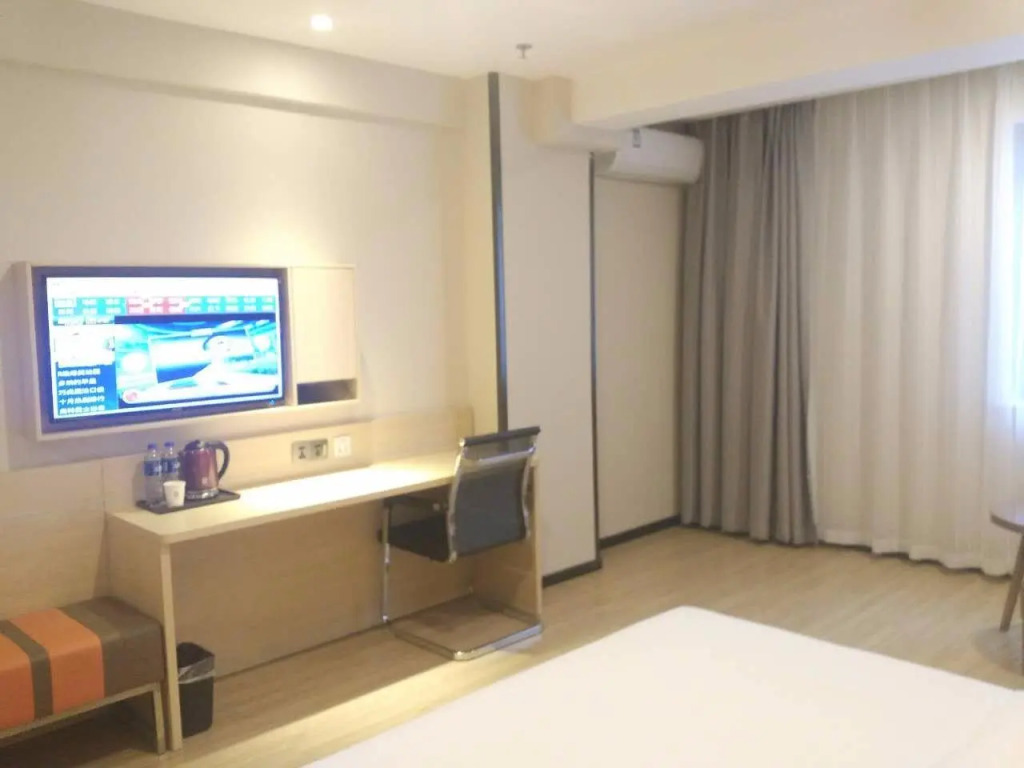 7 Days Premium Xi‘an Railway Station Central Plaza Airport Shuttle Bus Station