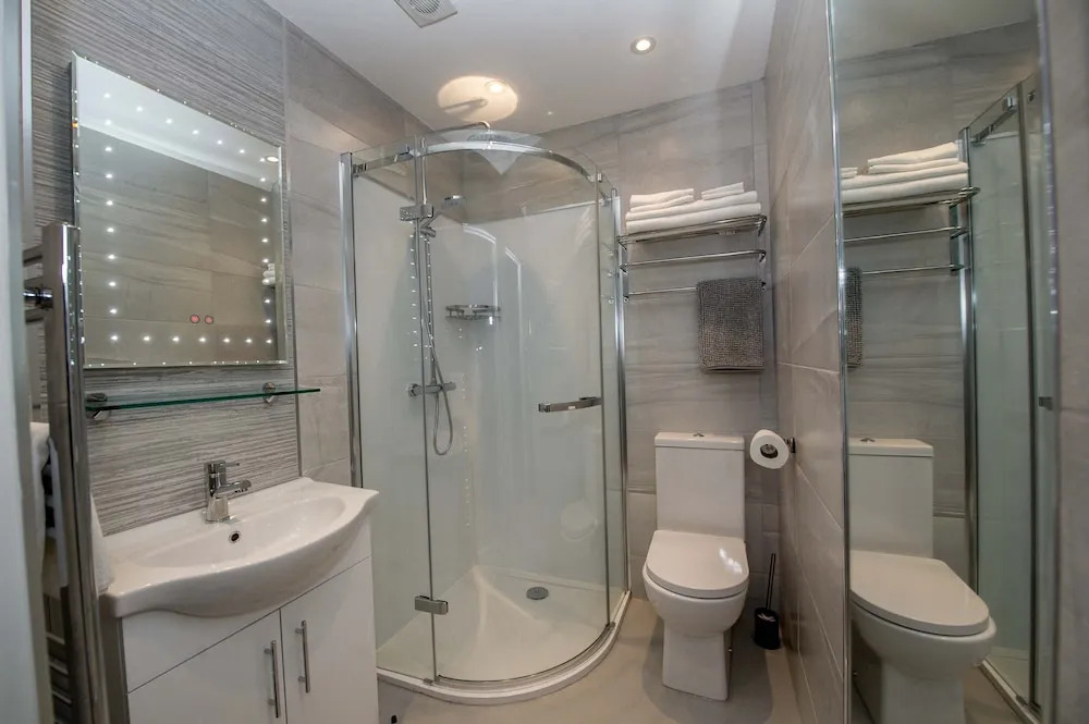 The James Suites