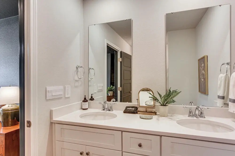 Walk to Biloxi Beach Fun! Chic & Updated Townhome
