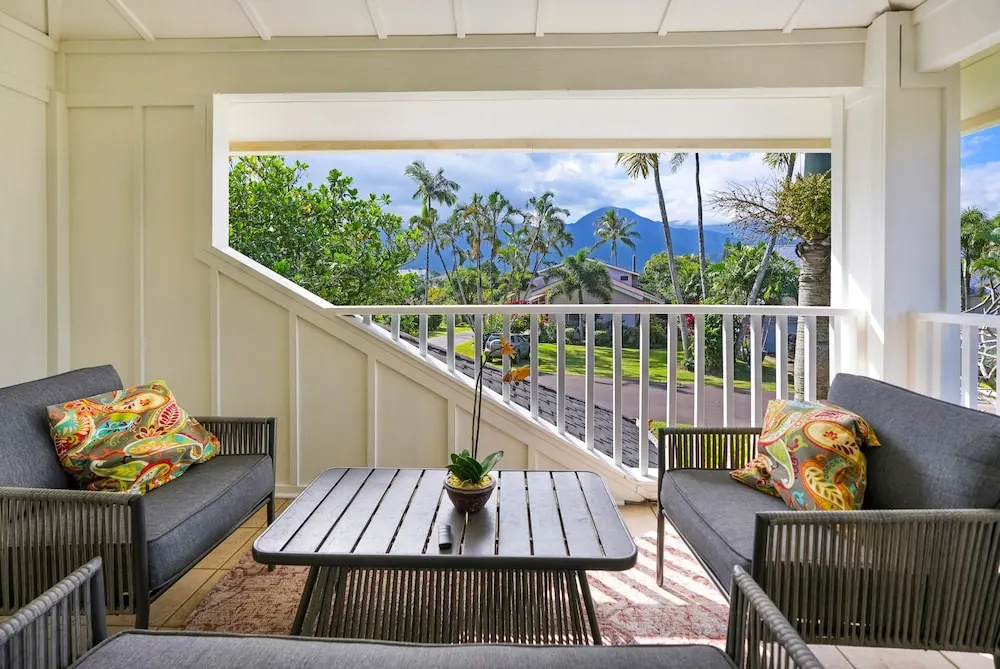 Liho Kai 4 Bedroom Home by RedAwning