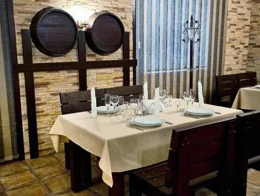 Tri Sosny Hotel