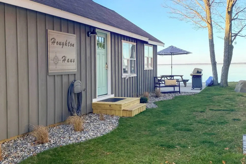 Charming Modern Cottage on Houghton Lake