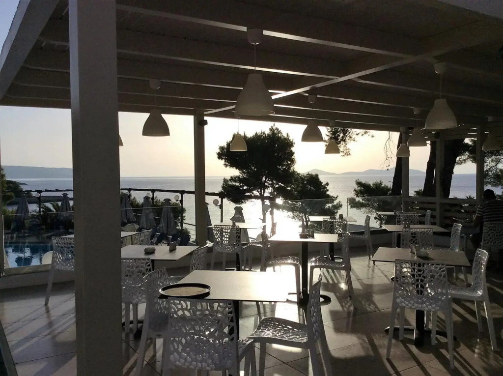 Paradise Hotel