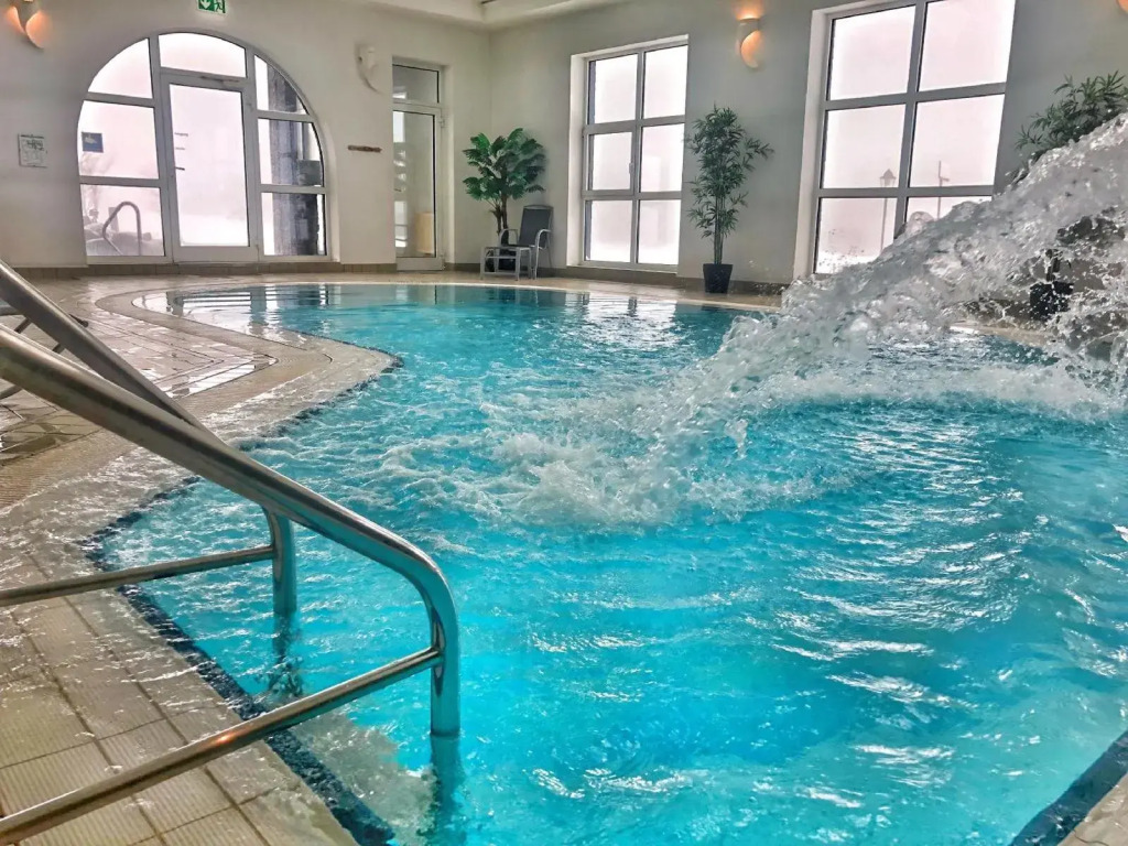 Naturhotel Sachsenbaude Oberwiesenthal - Indoor-Pool & Outdoor-Whirlpool