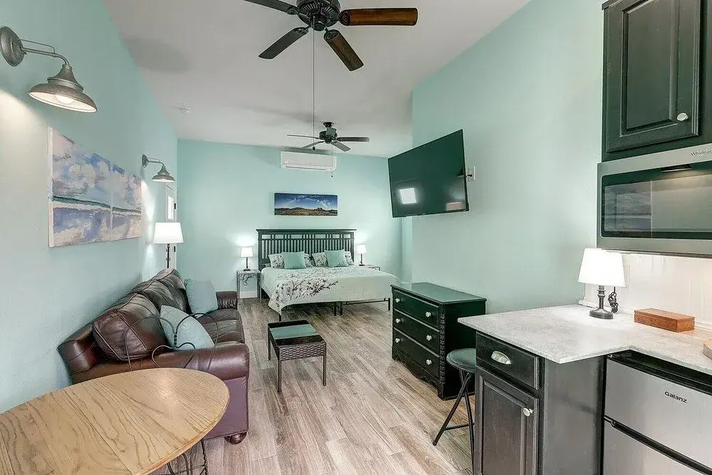 Tropical Niche 3 Bedroom Home by Redawning