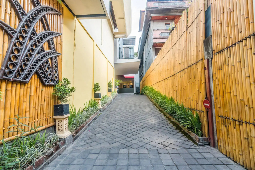 ZEN Rooms Kuta Benesari