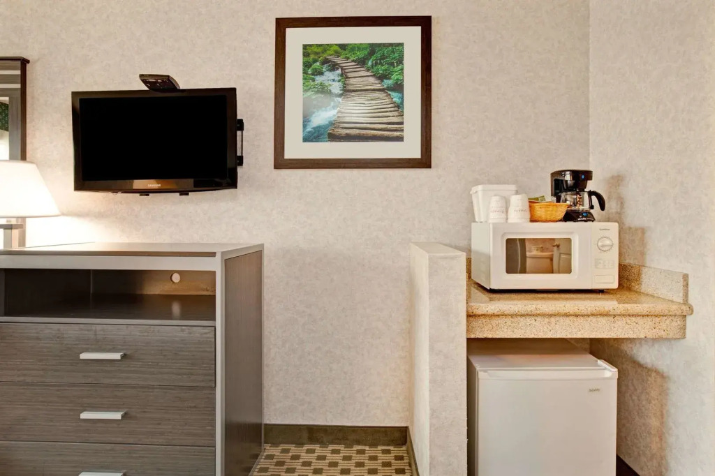 Hotel Aluxor SFO, Shuttle Service