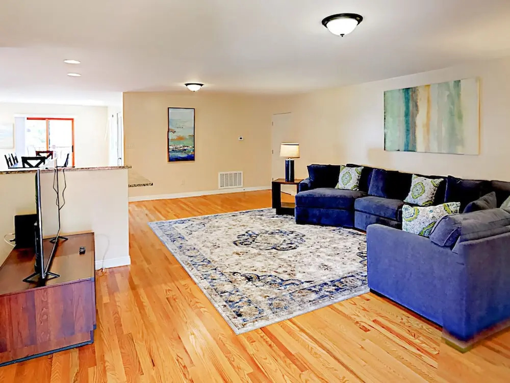 1731 Plum Street Duplex Unit B - 3 Br apts by RedAwning